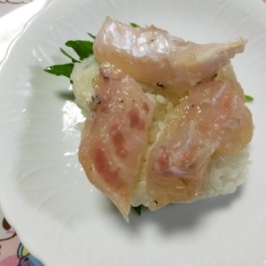 すずきとめじなの海鮮丼